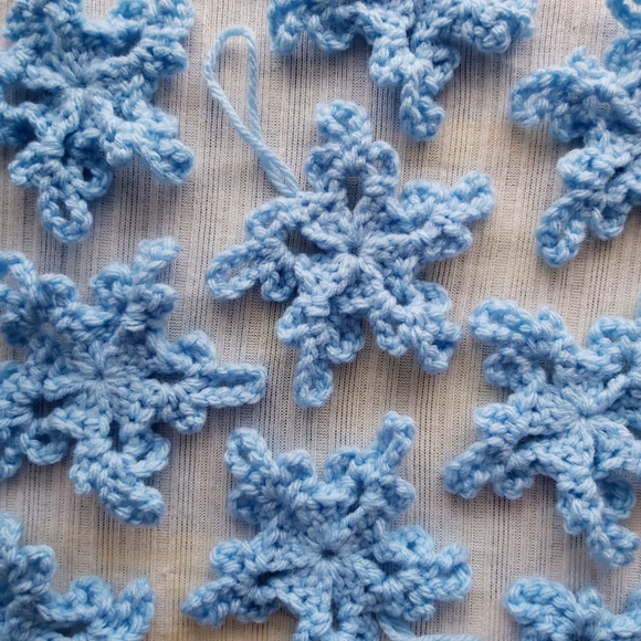 Crocheted snowflake ornaments - Picture 2 of 7